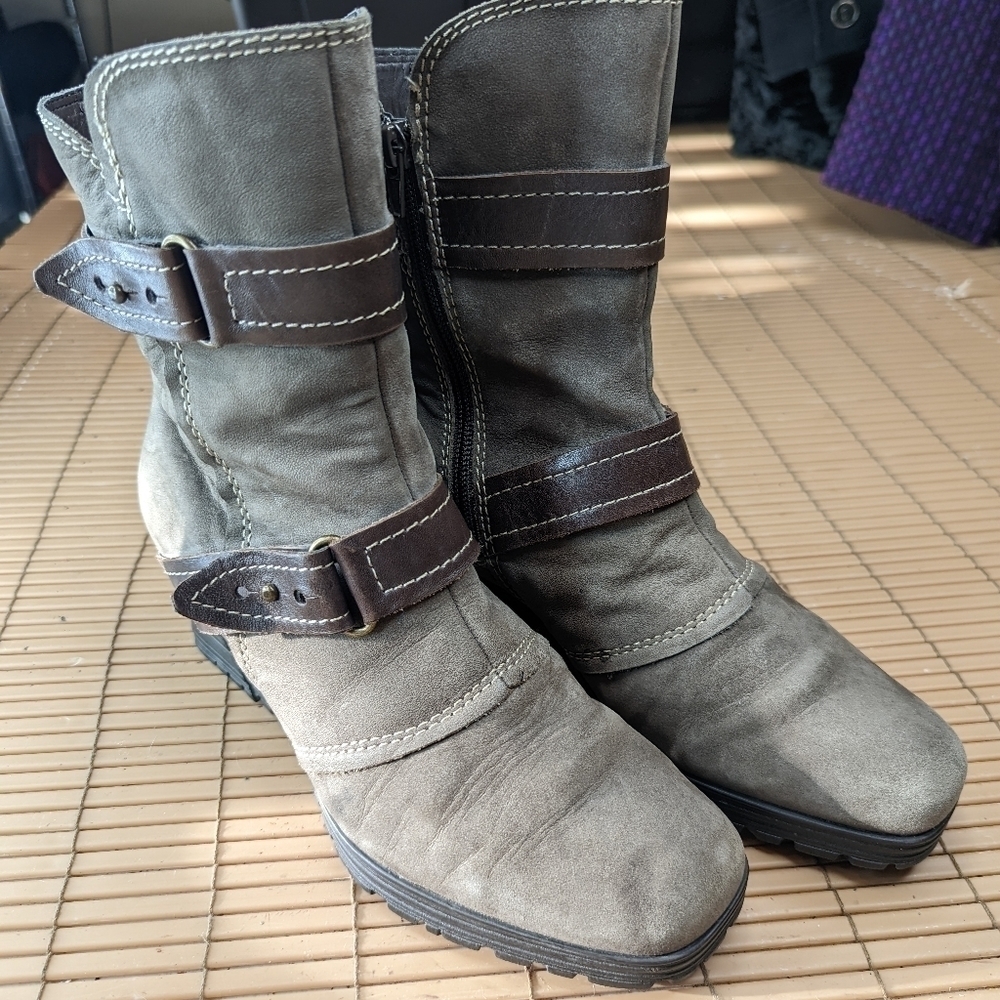 EARTH women's "Knoll Stone" Leather 3" Wedge heel Boots Stone Grey Size 9.5B . S